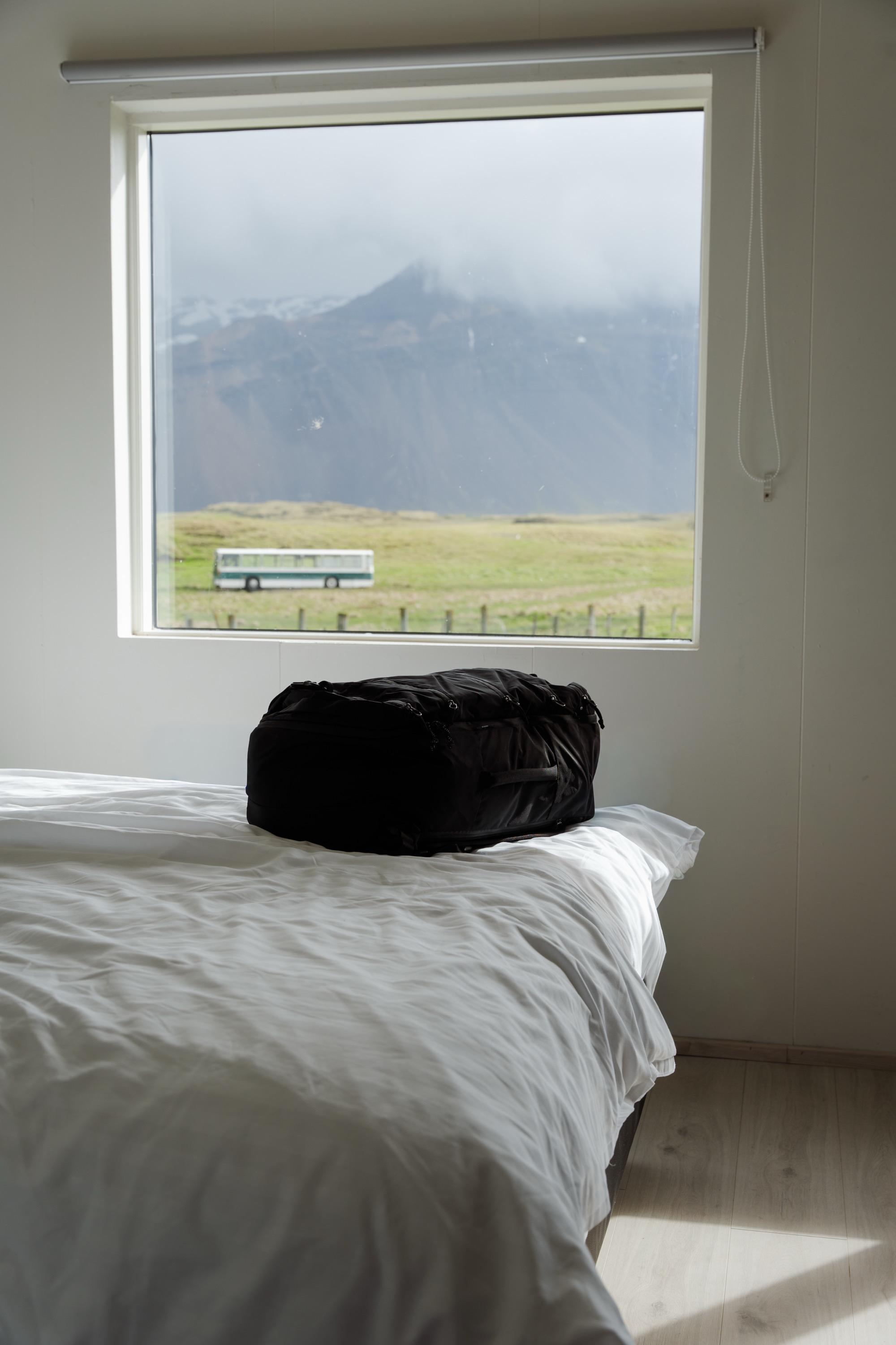 Bett, Bettzeug, Schwarz, Koffer, Berglandschaft