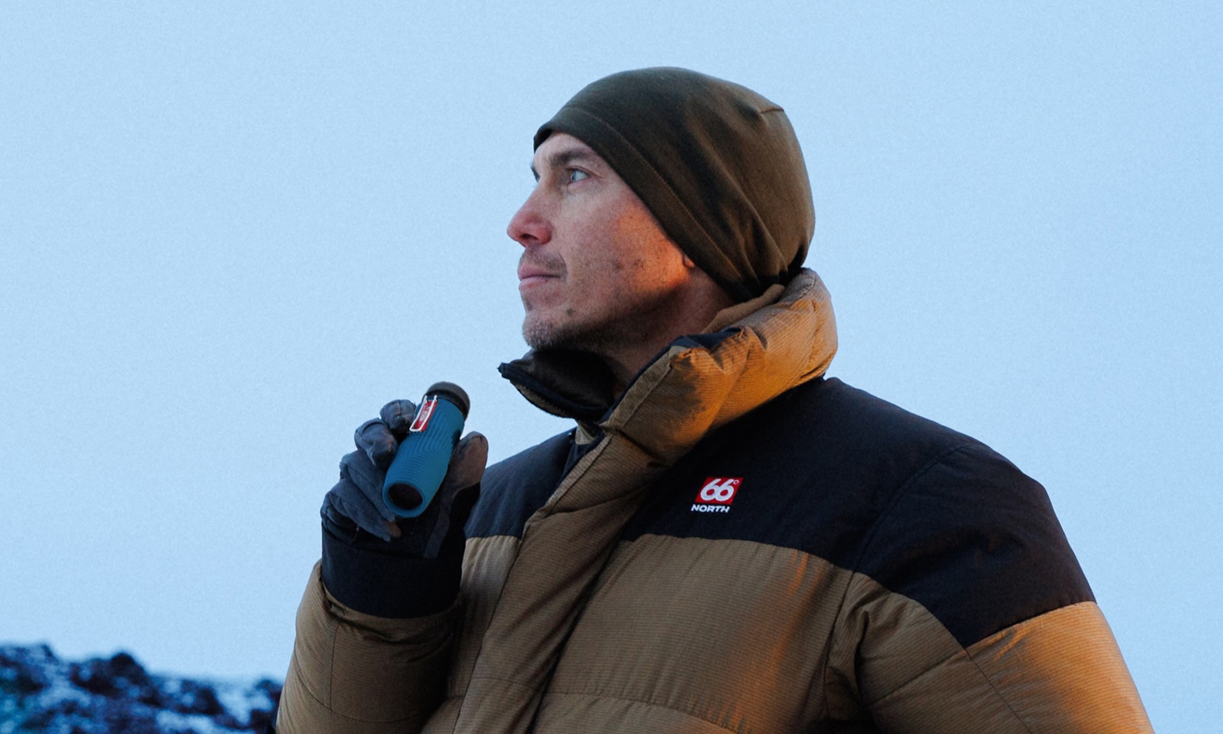 Pufferjacke, Mütze, Gehörschutz, Fernglas, Outdoor