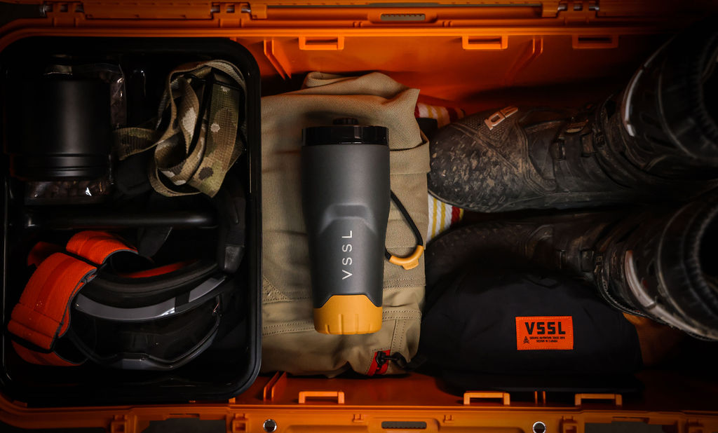 Taschenlampe, schwarz-orange, zylindrisches Gehäuse, Outdoor-Ausrüstung, VSSL
