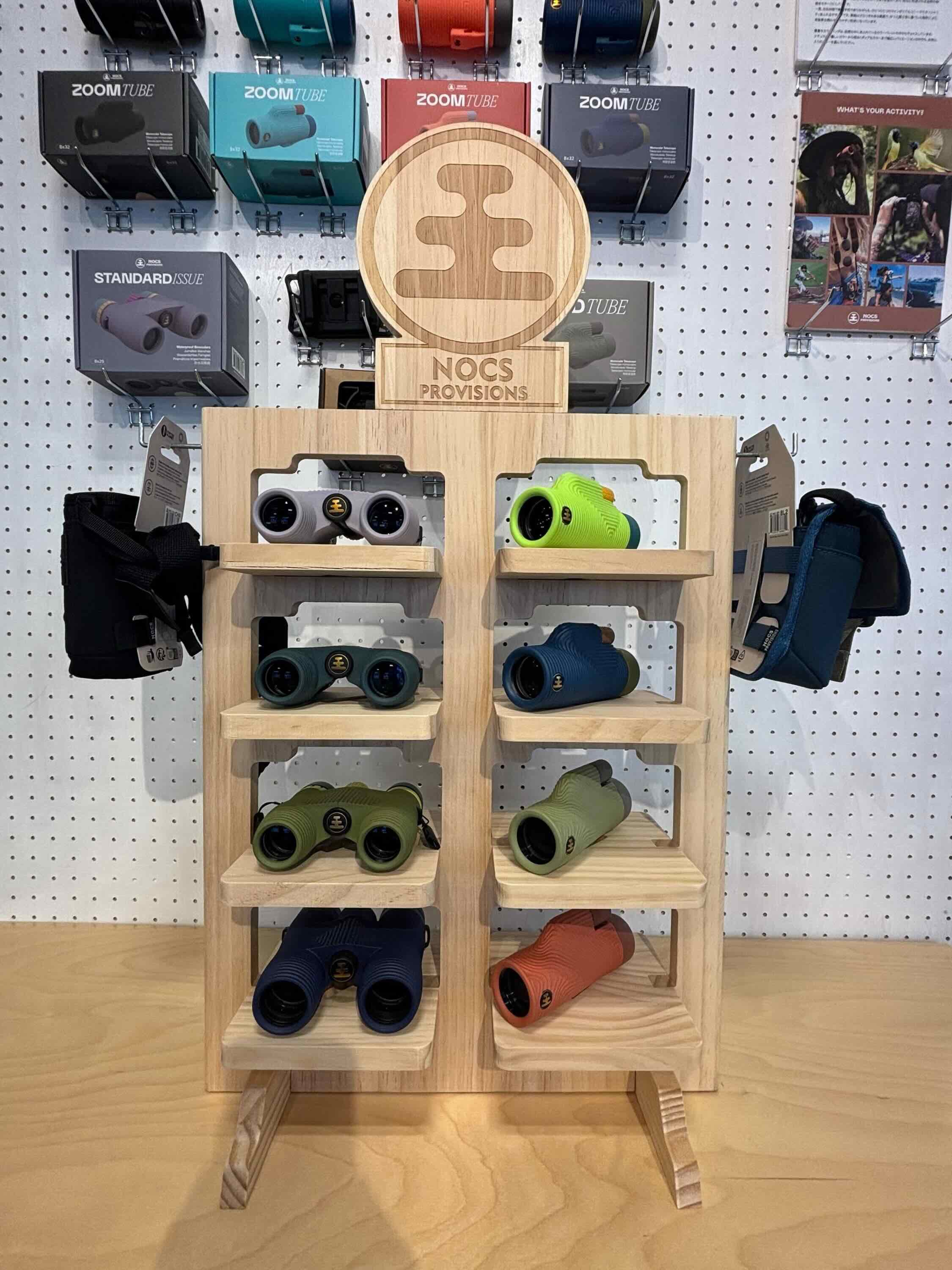 fernglas, holzständer, grün, orange, blau