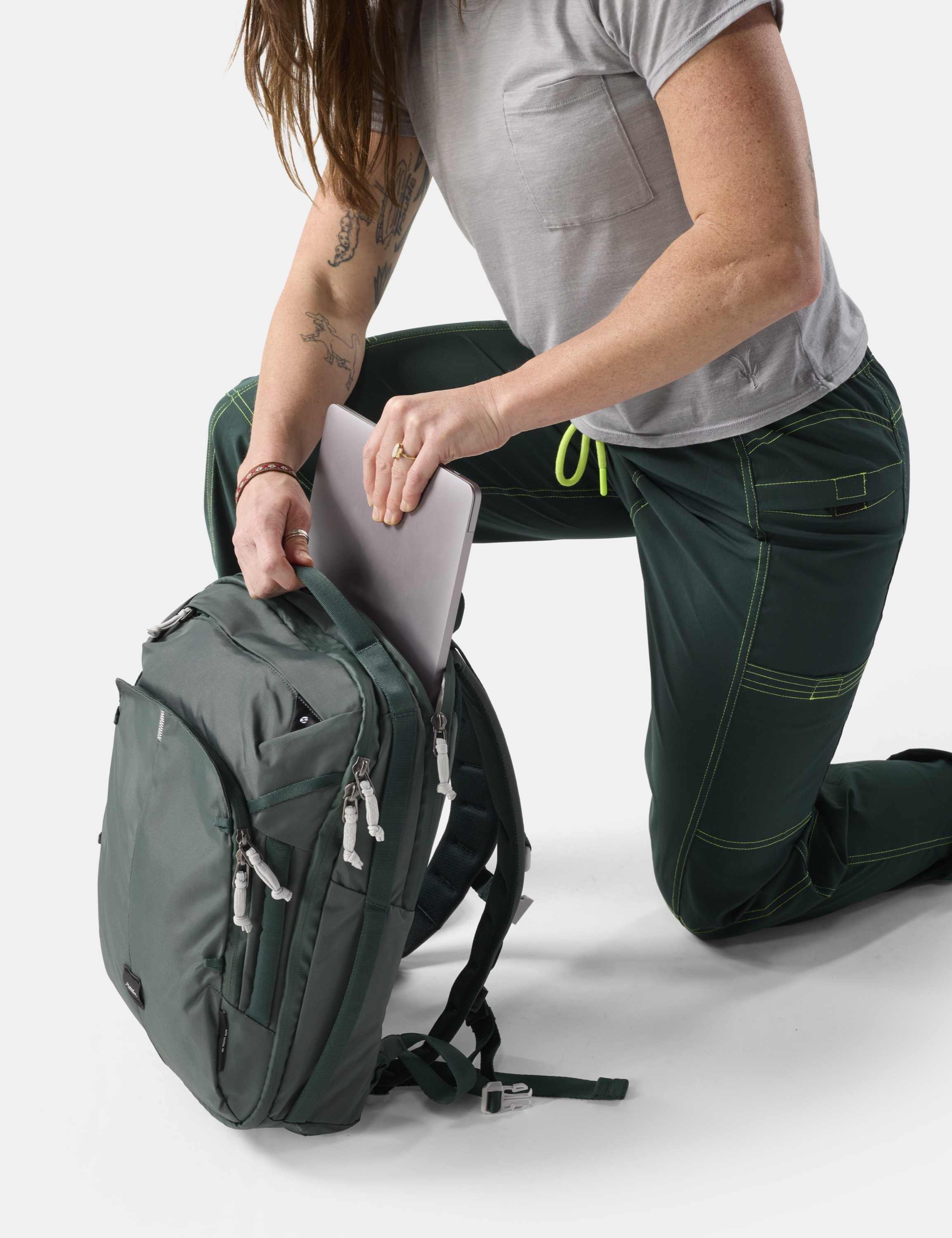 Rucksack, Backpack, Laptopfach, grüne Hose, Tasche aus Nylon