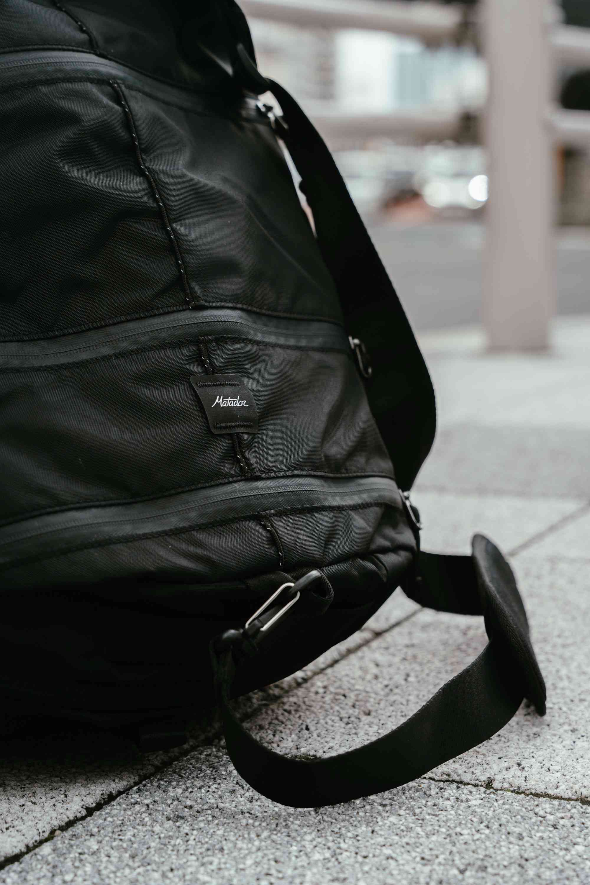 Rucksack, Schwarz, Schultergurt, Reißverschlüsse, Material: Nylon