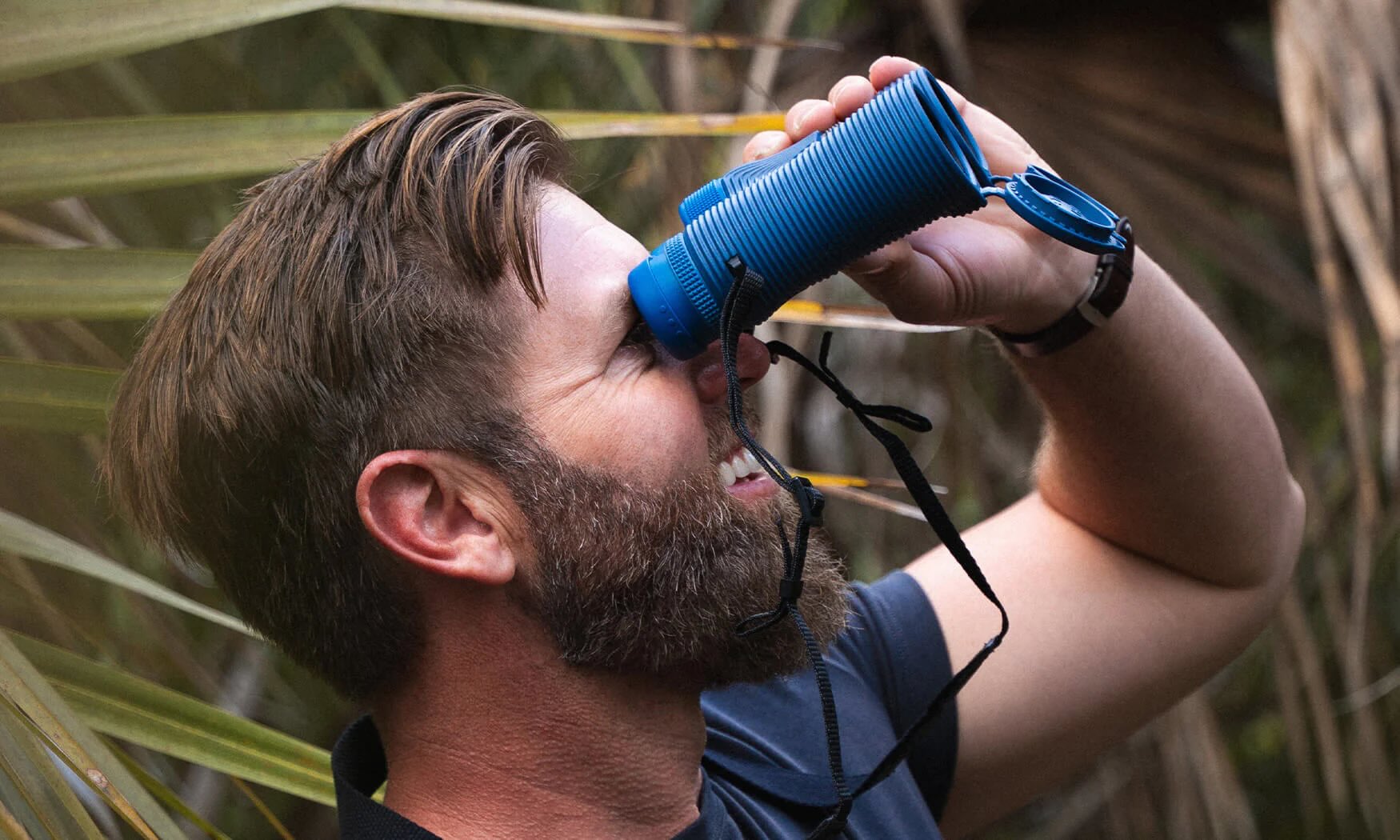 Teleskop, Fernglas?, Blue device, Outdoor gear, Kamera?