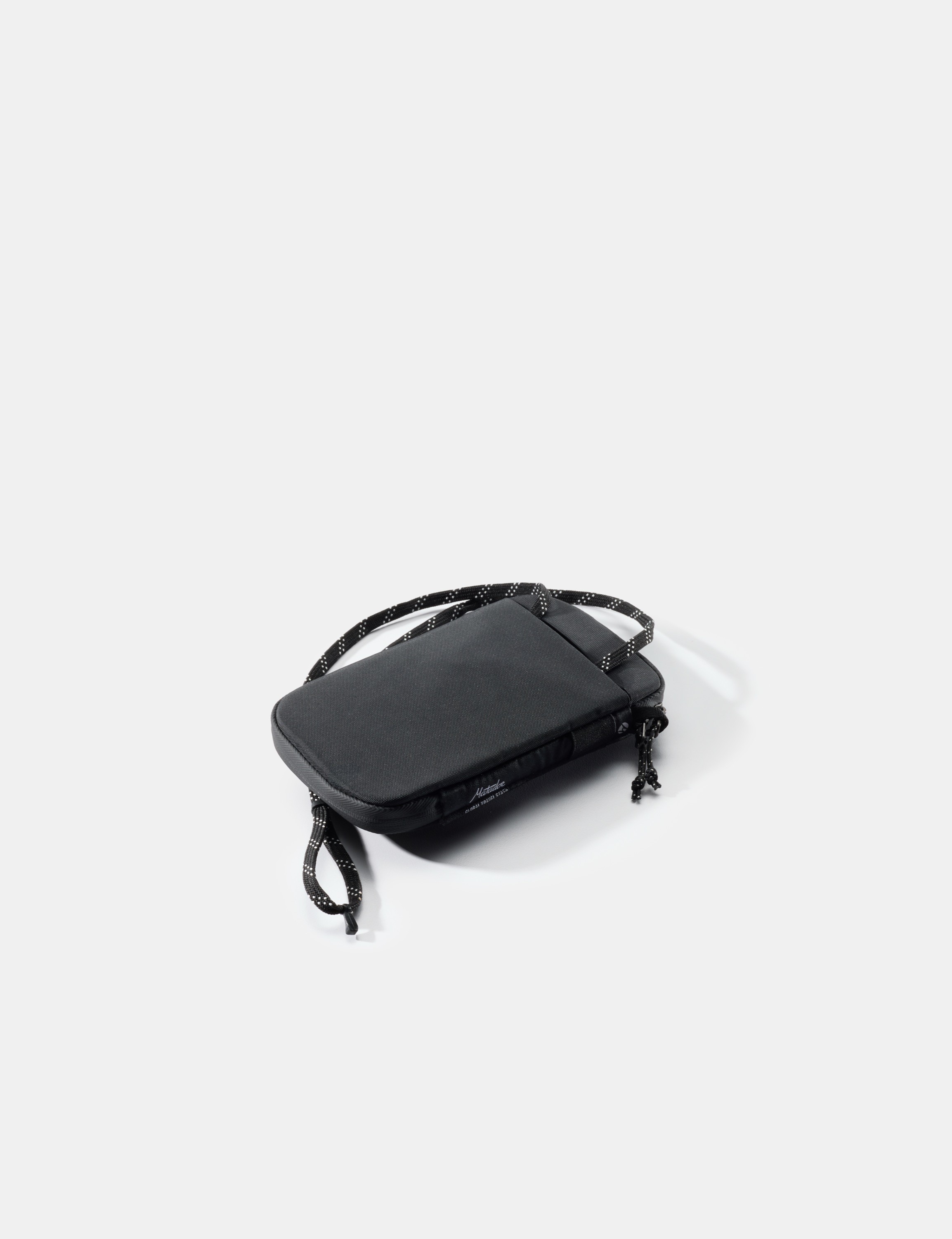 schultertasche, kleine tasche, schwarz, reissverschluss, gurtband