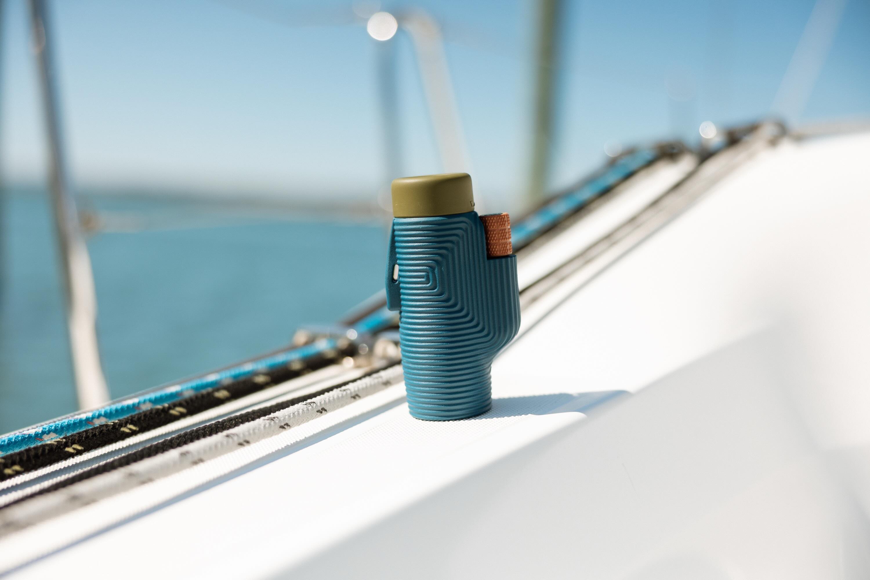 flasche, trinkflasche, blau, aus glas?