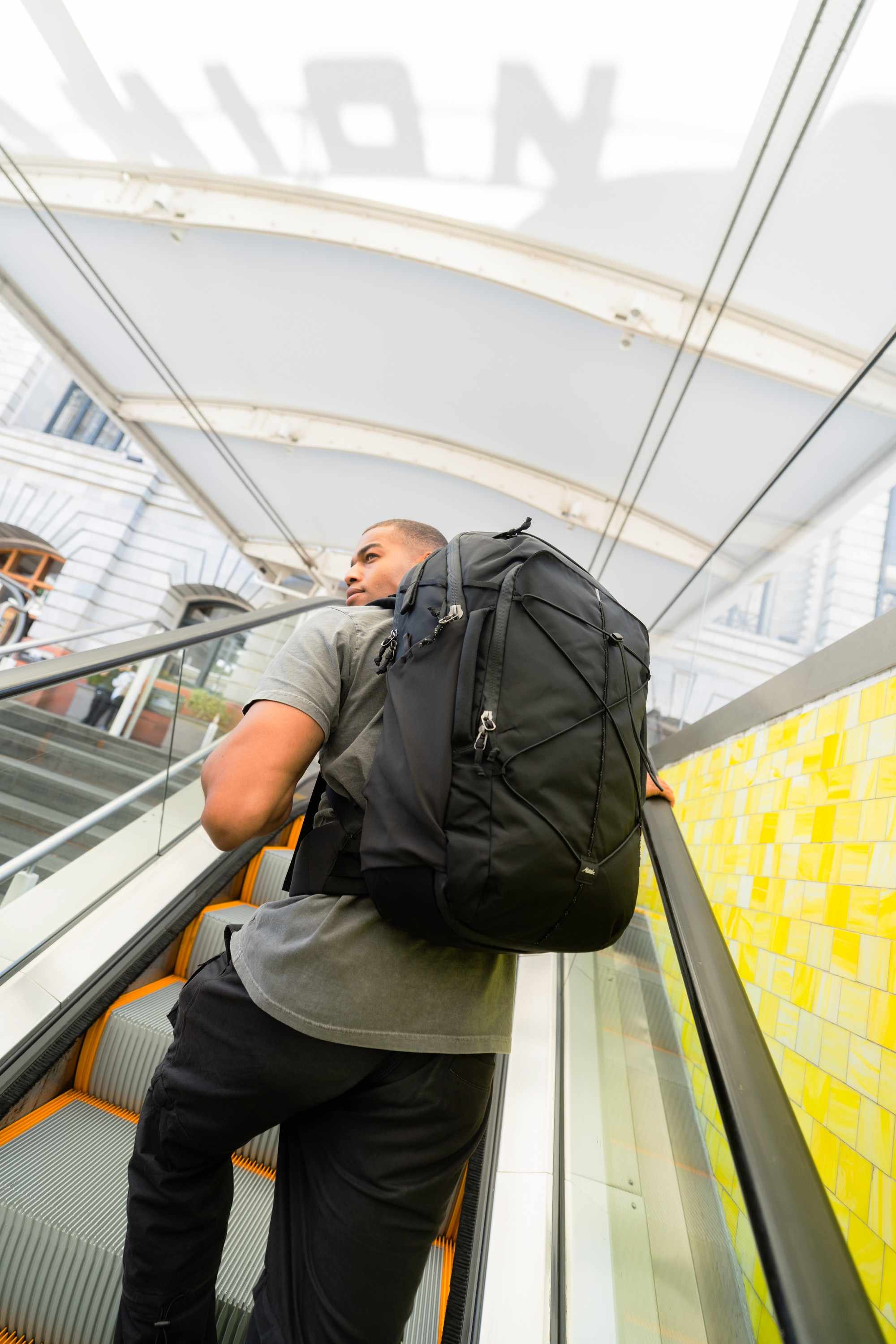 Rucksack, schwarze Rucksack, Reisegepäck, Schulranzen, Rolltreppe
