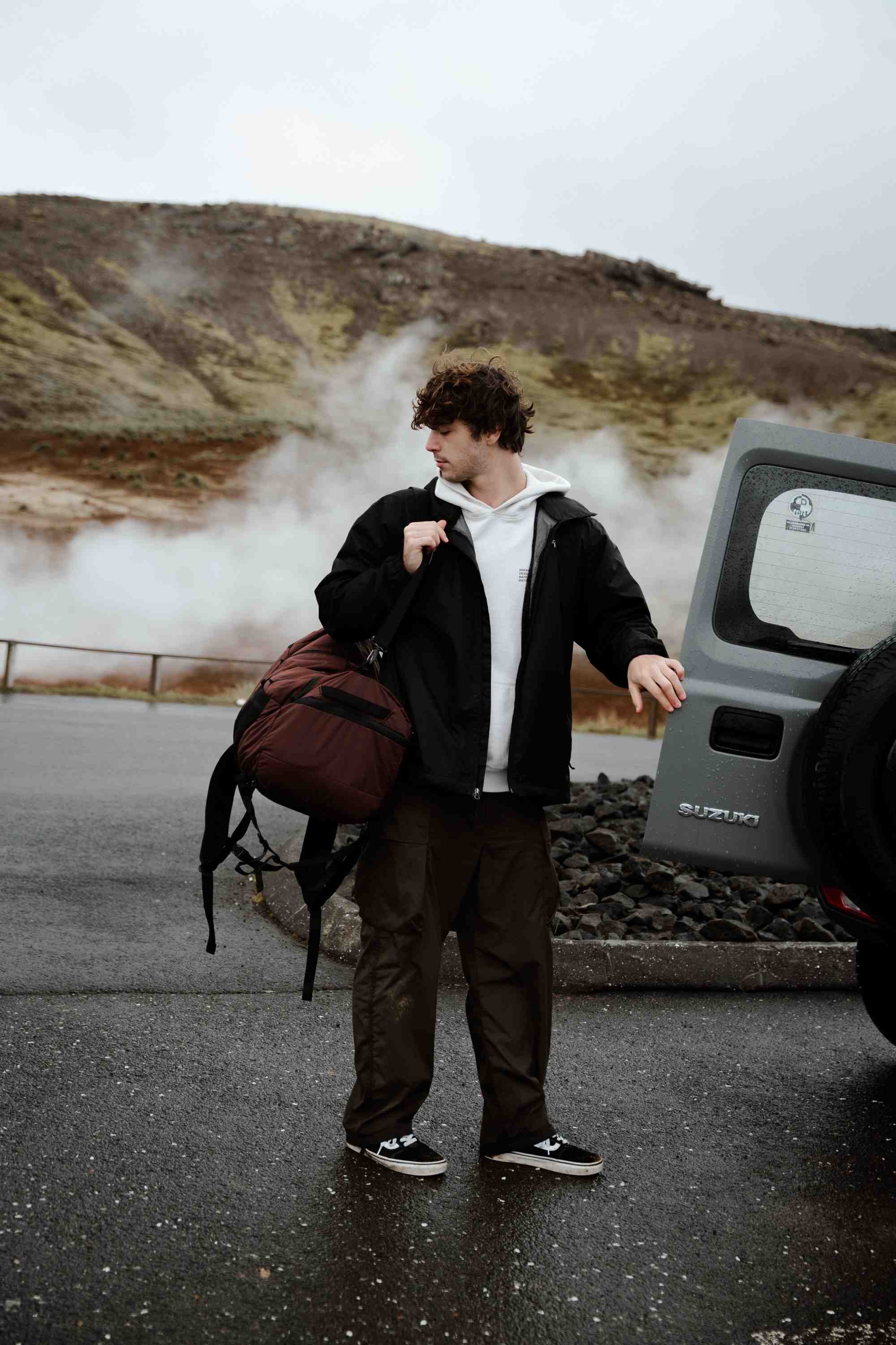 jacke, herrenjacke, hoodie, rucksack, reiseoutfit